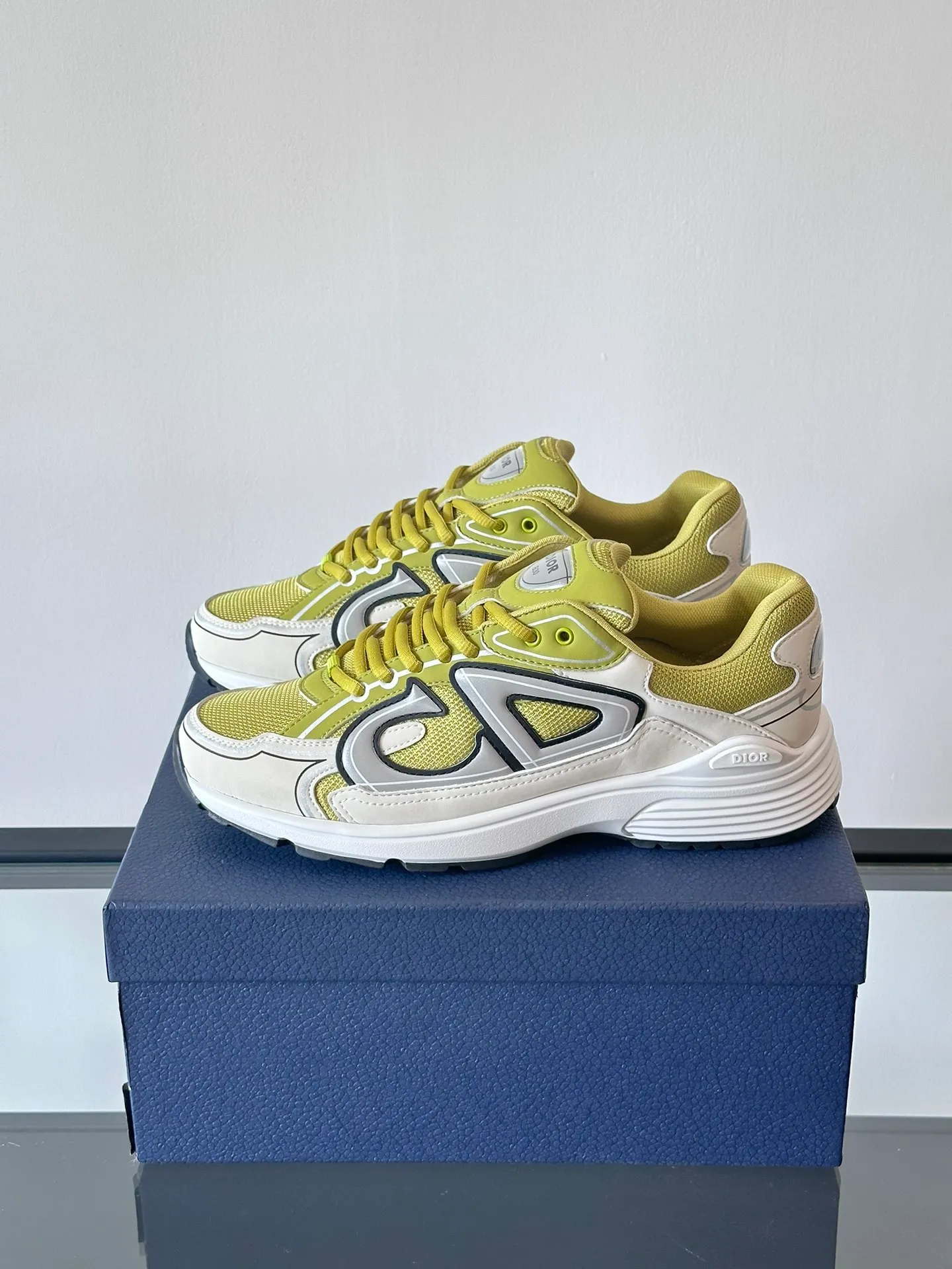 Men's Men's Shoes 💰p440 "Dio*" Dior B30 series sports shoes, multi-color mesh fabric and multi-color technical fabrics, this season's new B30 low-top sports shoes are one of the flagship styles of the series. Crafted from multicolor mesh and technical fabrics, it's finished with a reflective "CD30" graphic and silver-toned "DIOR B30" and "CD30" logos on the heel and tongue. An extra-light, sculpted rubber sole with signature accents adds style, while internal stretch details create ideal comfort. It can be matched with various casual styles to show a fashionable and modern sports style. Size: 38-44 (45-46 customized)